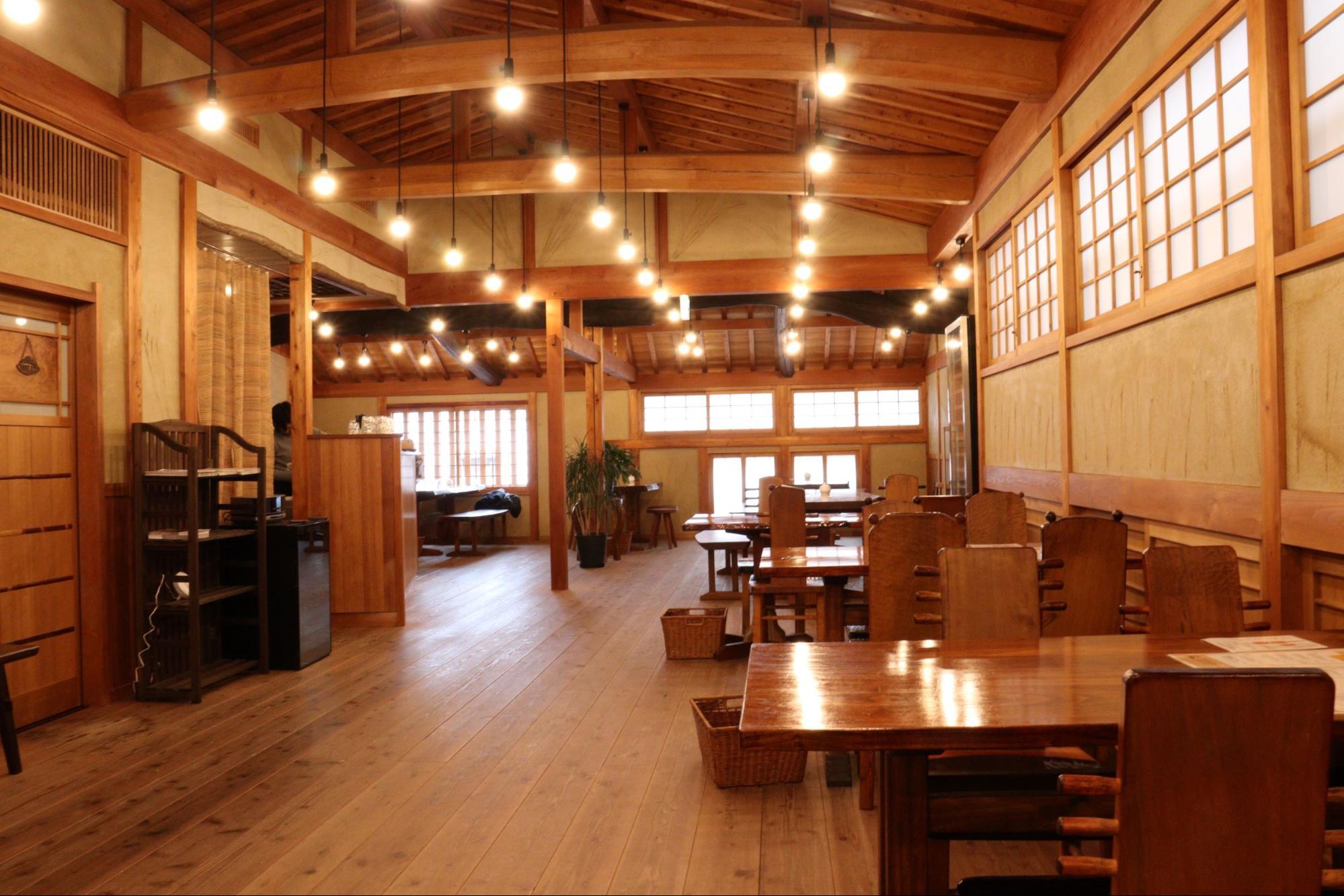 飛騨高山の老舗書店が熱い！限定特典とメディア化原作本の魅力