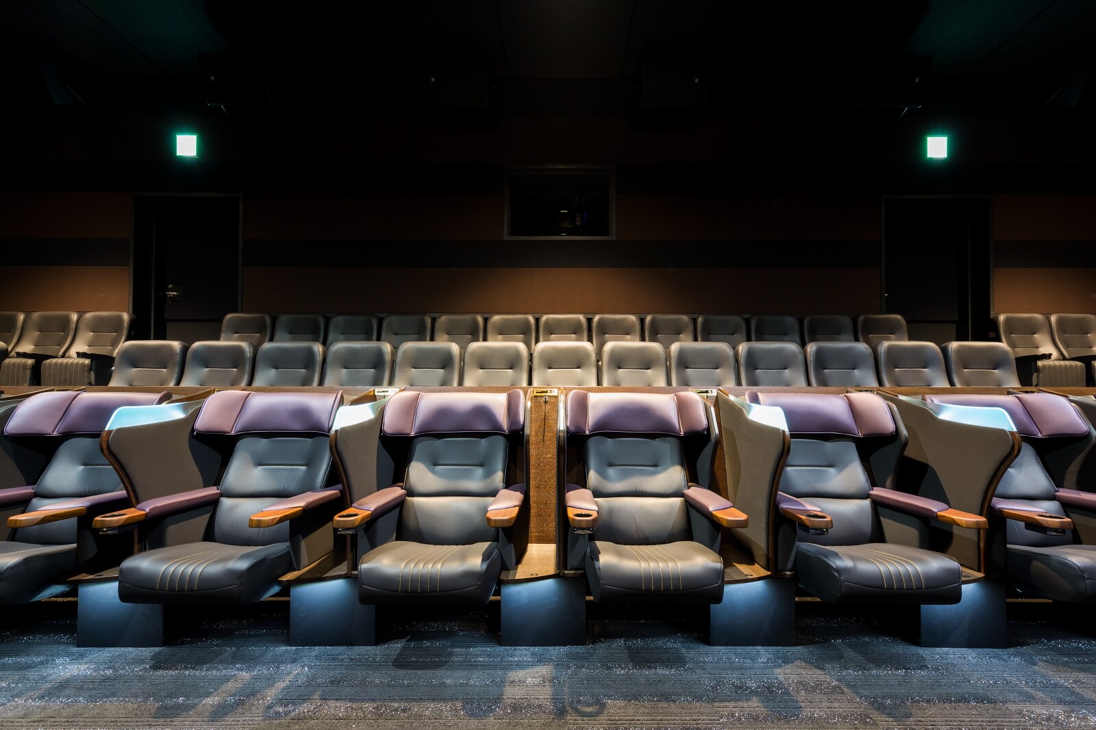 名古屋駅直結の映画空間！最新上映情報と極上シートを徹底解剖