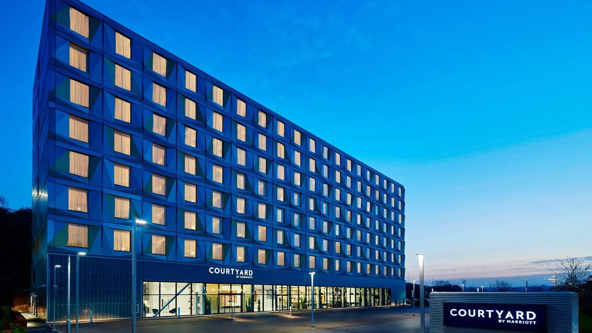 Courtyard by Marriott Luton Airport Airport Way Luton