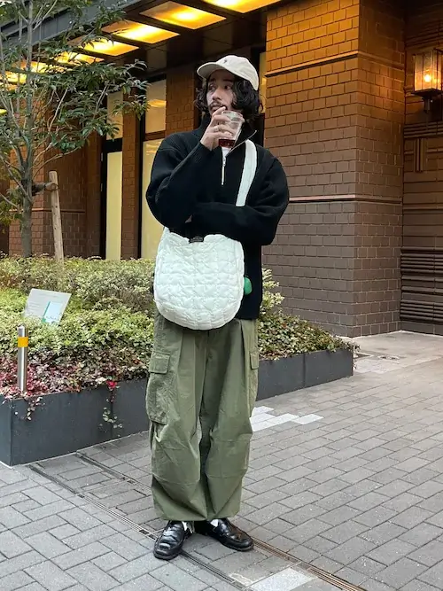 太めカーゴパンツのメンズ着こなし術！野暮ったく見せない黄金比