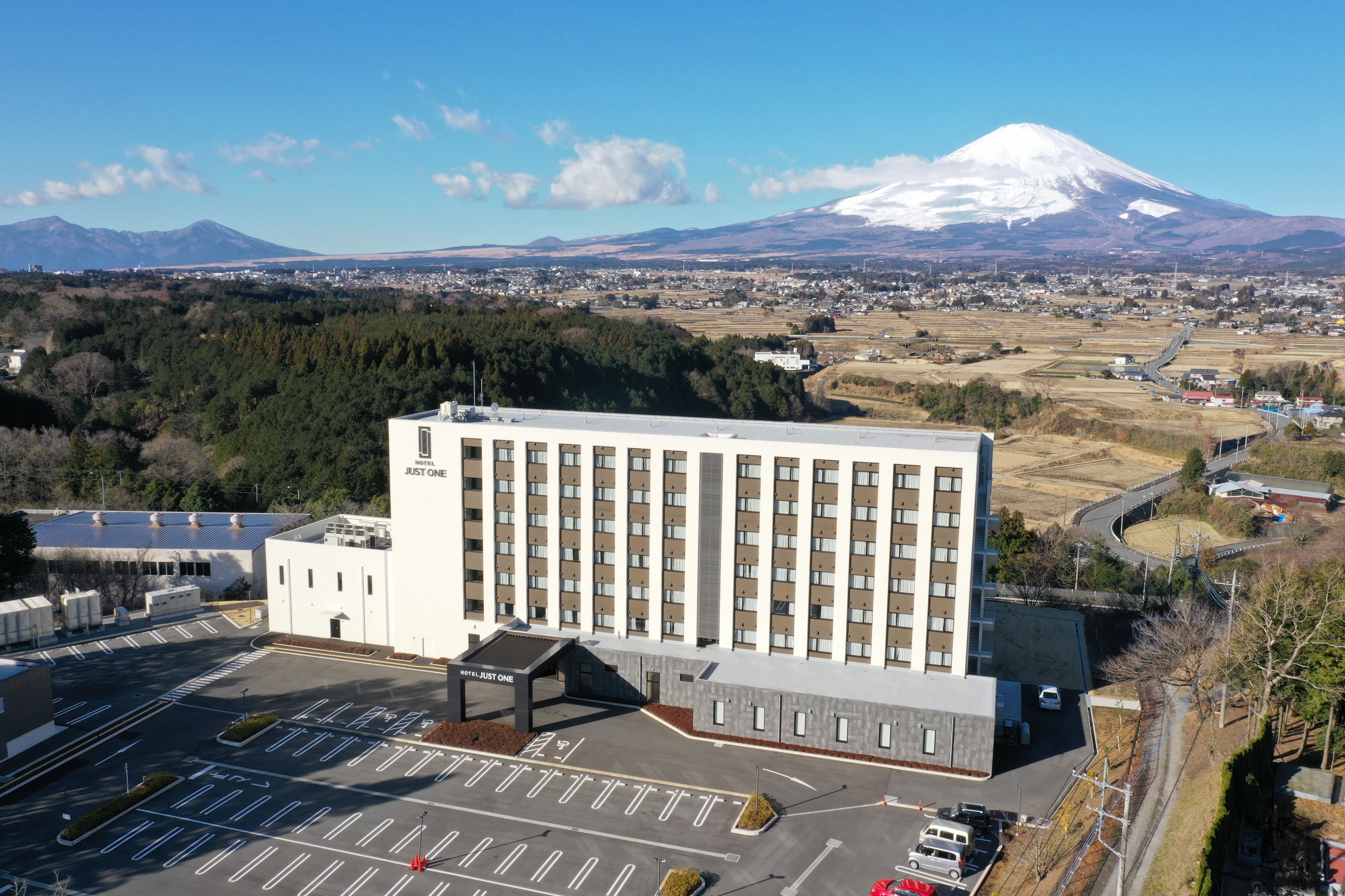 【2026年最新ルポ】富士山麓で選ばれる「ホテル ジャスト ワン 富士 小山」の真価！富士スピードウェイ観戦・絶景大浴場・御殿場観光を快適に制するスマート滞在術