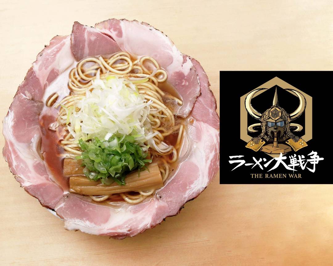 2026年、外食シーンの台風目「ラーメン 大 戦争」は何を変えたのか？丼を覆い尽くす肉と行列の裏にある破格の戦略