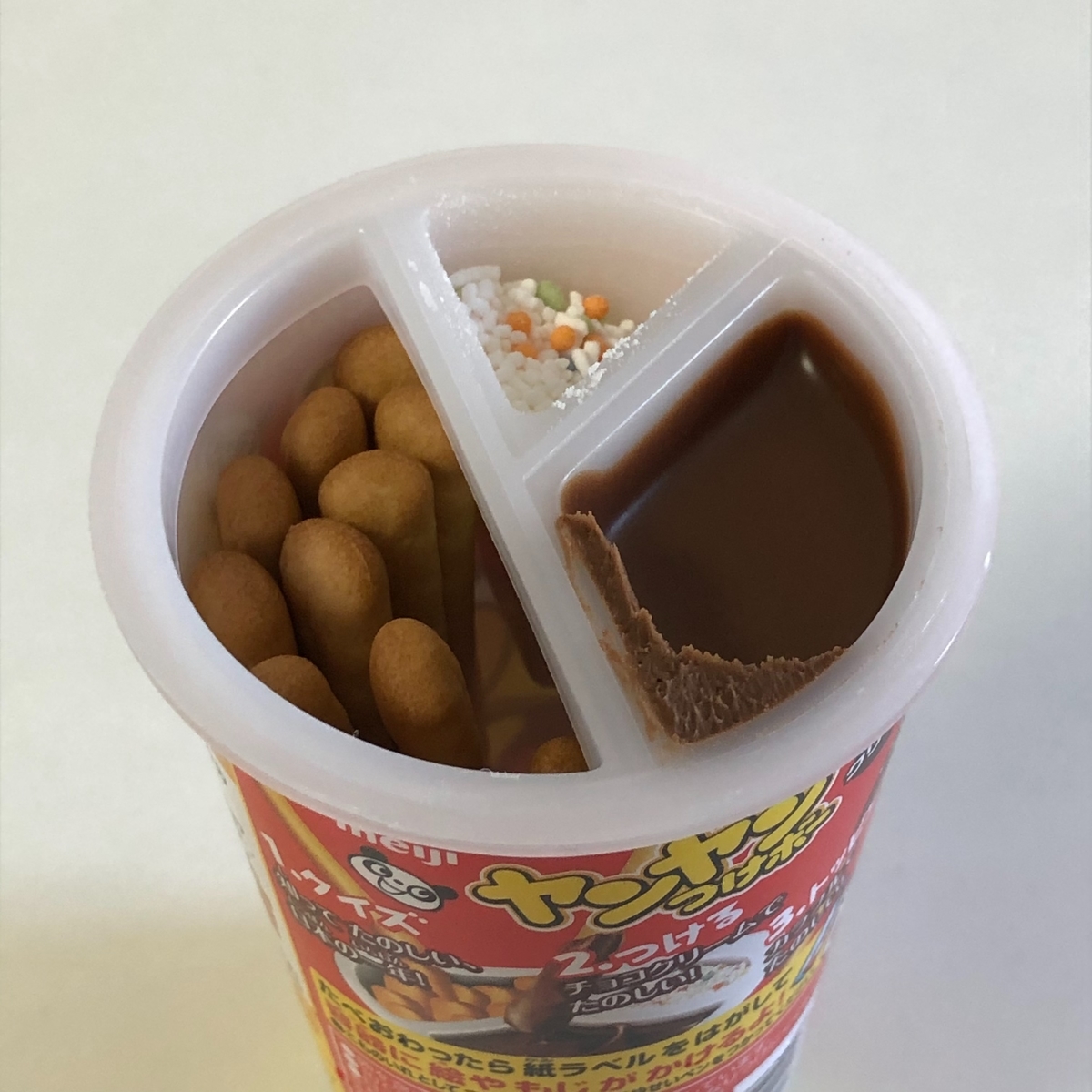 【2026年最新ヒット分析】なぜ世界は再びこの駄菓子に熱狂するのか？「ヤンヤンつけボー」世界的な再ブームの裏にある明治の緻密な戦略と進化