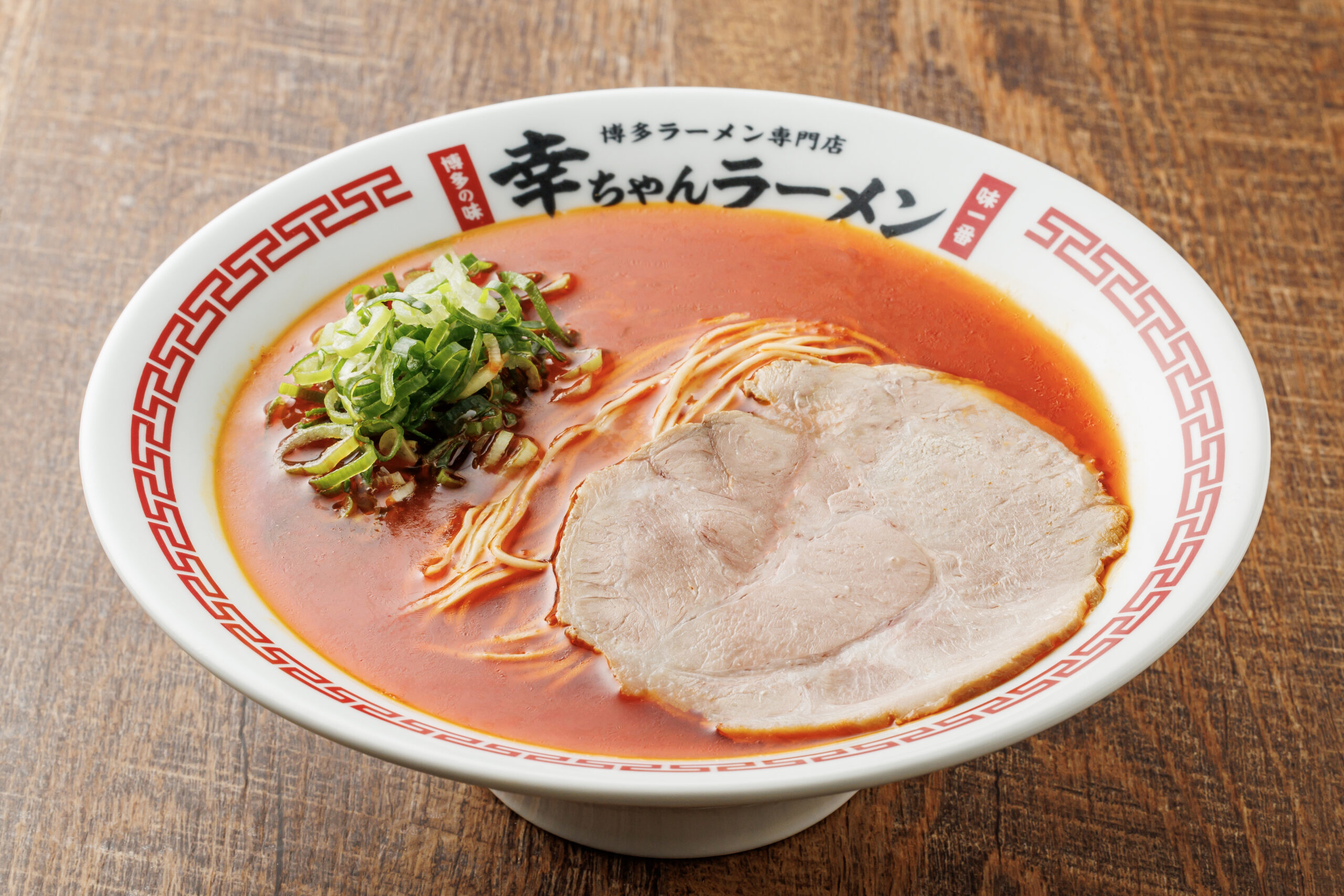 2026年、なぜ全国のラーメン通が「あのシンプルさ」に惹きつけられるのか？博多発・町豚骨ブームを牽引する大衆麺食の現在地
