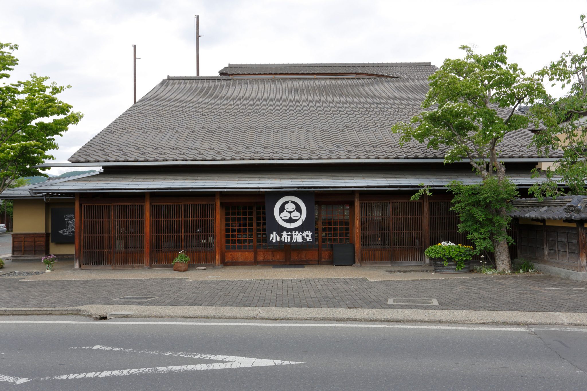 2026年秋、栗の聖地へ。小布施 堂 本店で味わう「採れたて朱雀」と限定グルメの全貌