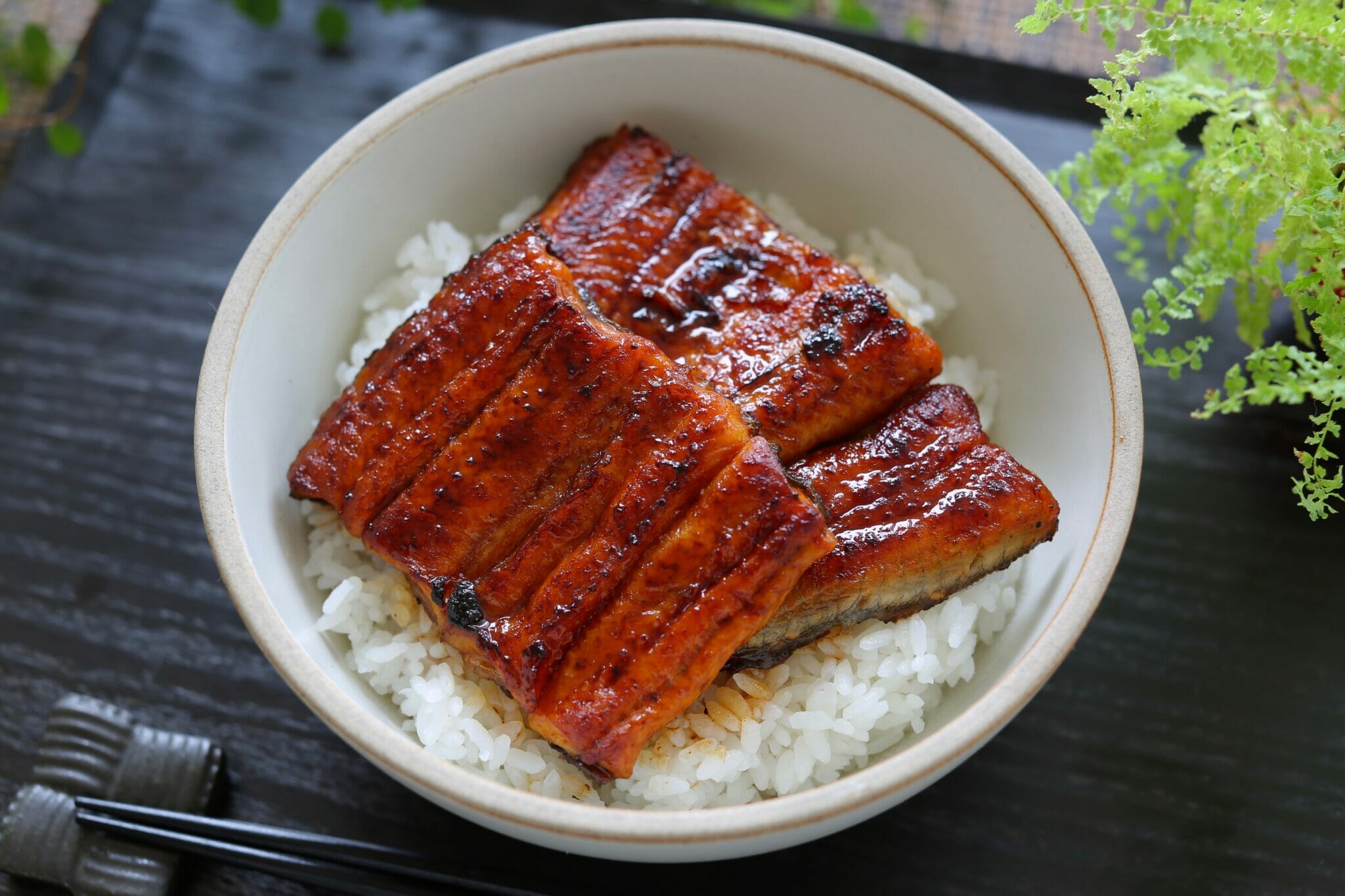 うなぎの骨が刺さった！ご飯丸呑みは危険？正しい対処法と受診科