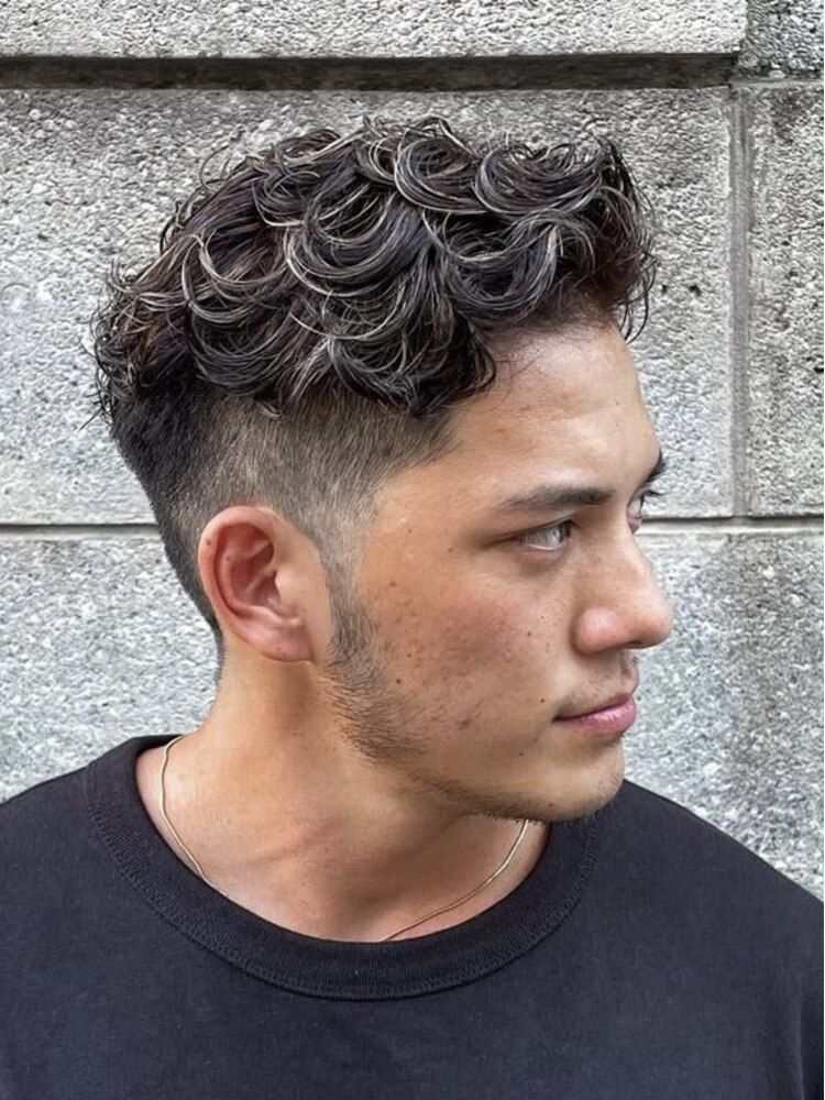 2026年最新ヘアカタログ：朝のセットが30秒で決まる「ショート パーマ メンズ」最前線！脱ダサい＆垢抜けを叶えるトレンドスタイル完全解説