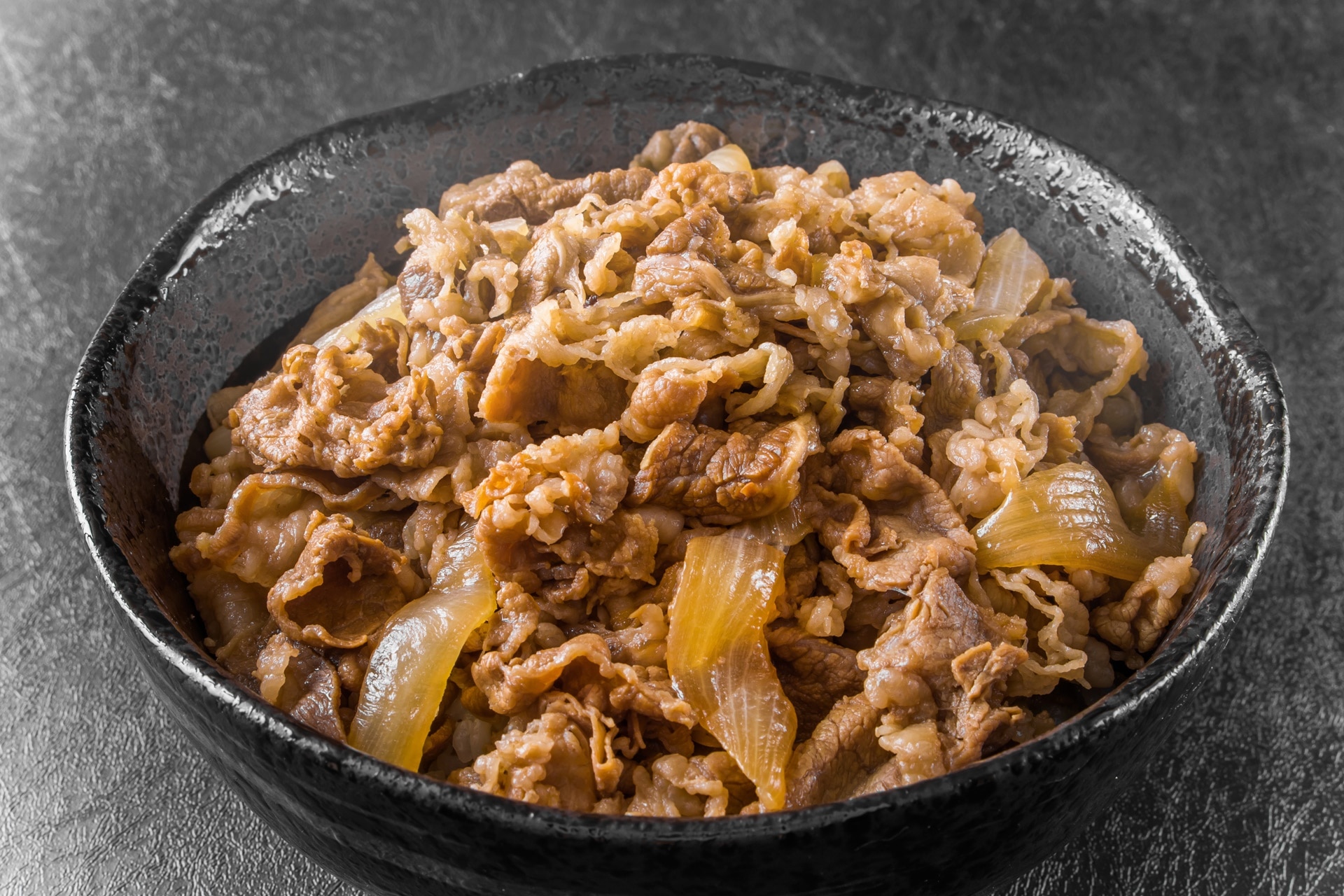 すき家キング牛丼は何キロ？総重量と驚愕の肉量を徹底解剖【2026】