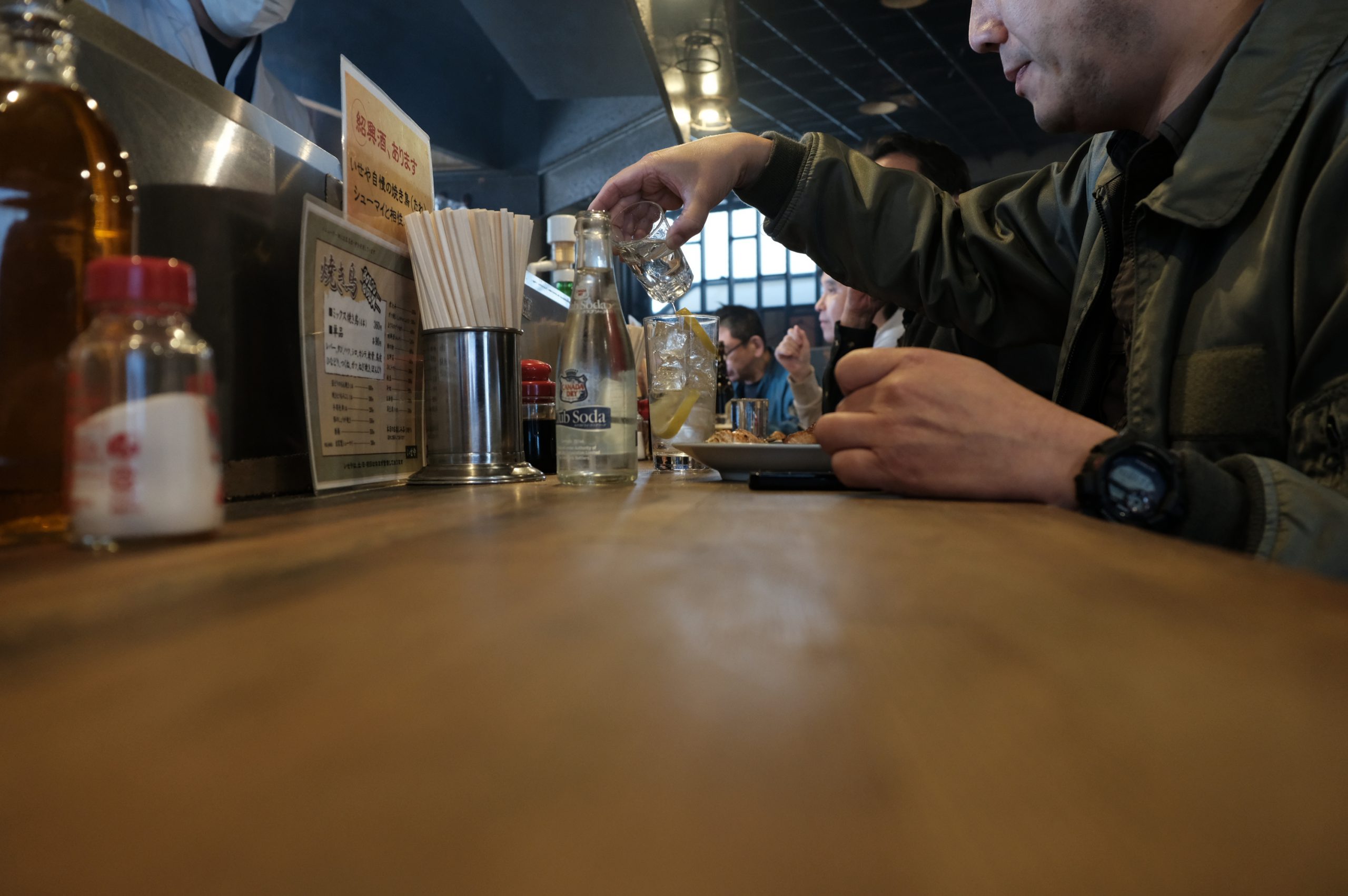 一人飲みは恥ずかしい？初心者がハマる理由と最新マナー・穴場ガイド