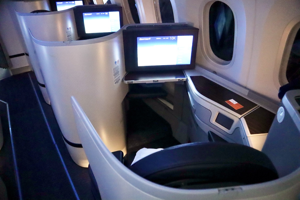 エジプト航空ビジネスクラス徹底検証！座席や機内食・お酒の噂と評判