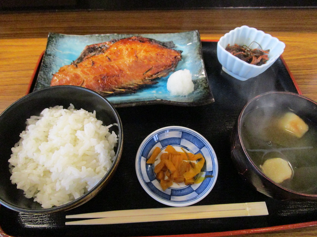 話題の七郷屋なぜ人気？口コミ評判と名物メニュー・営業情報を徹底調査