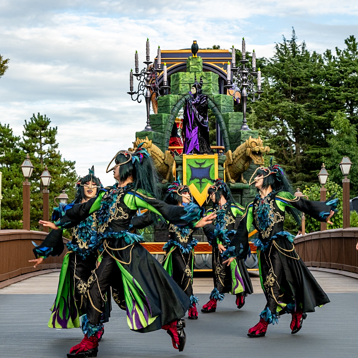 ディズニーハロウィン2026パレード徹底攻略！停止位置とDpa争奪戦の真実