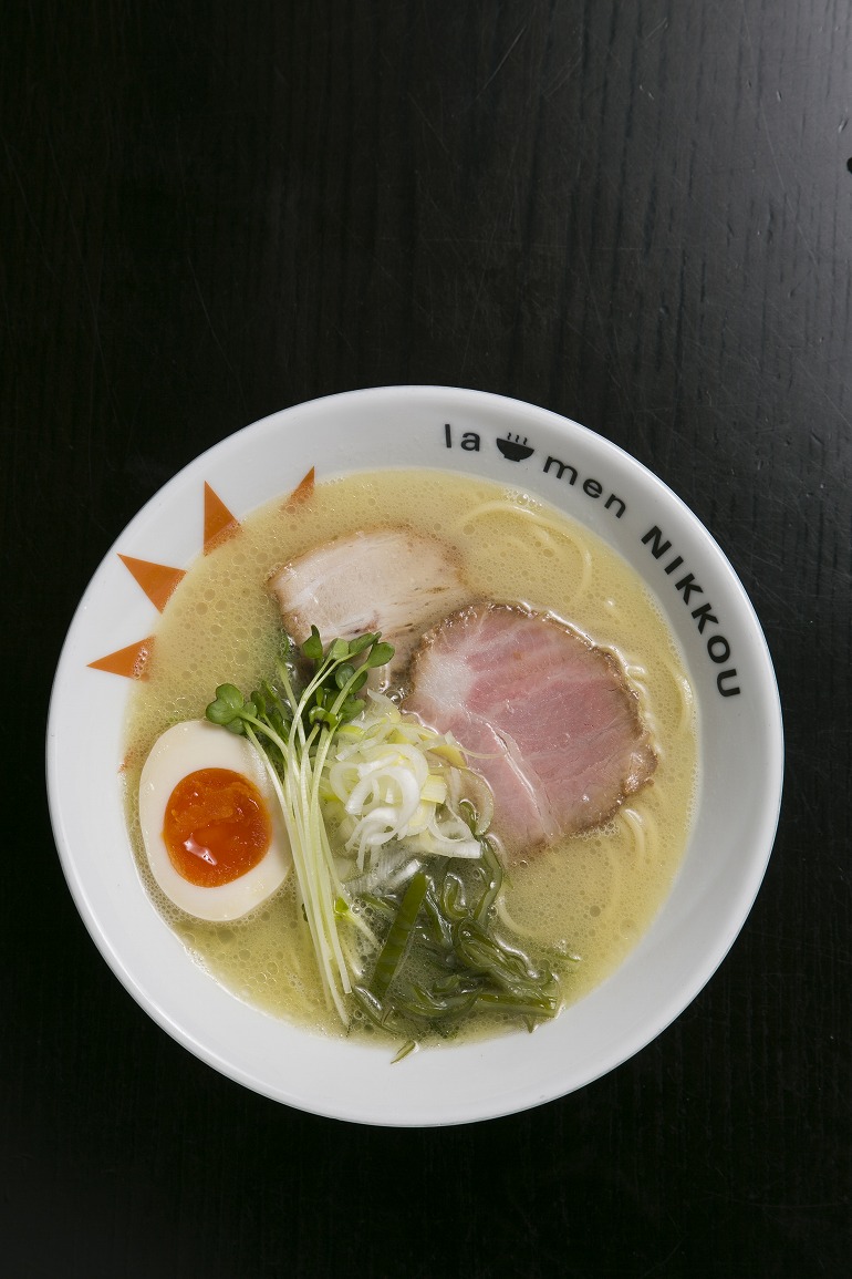 ラーメンにっこう彦根の行列はなぜ消えない？鶏白湯の真髄と混雑回避術