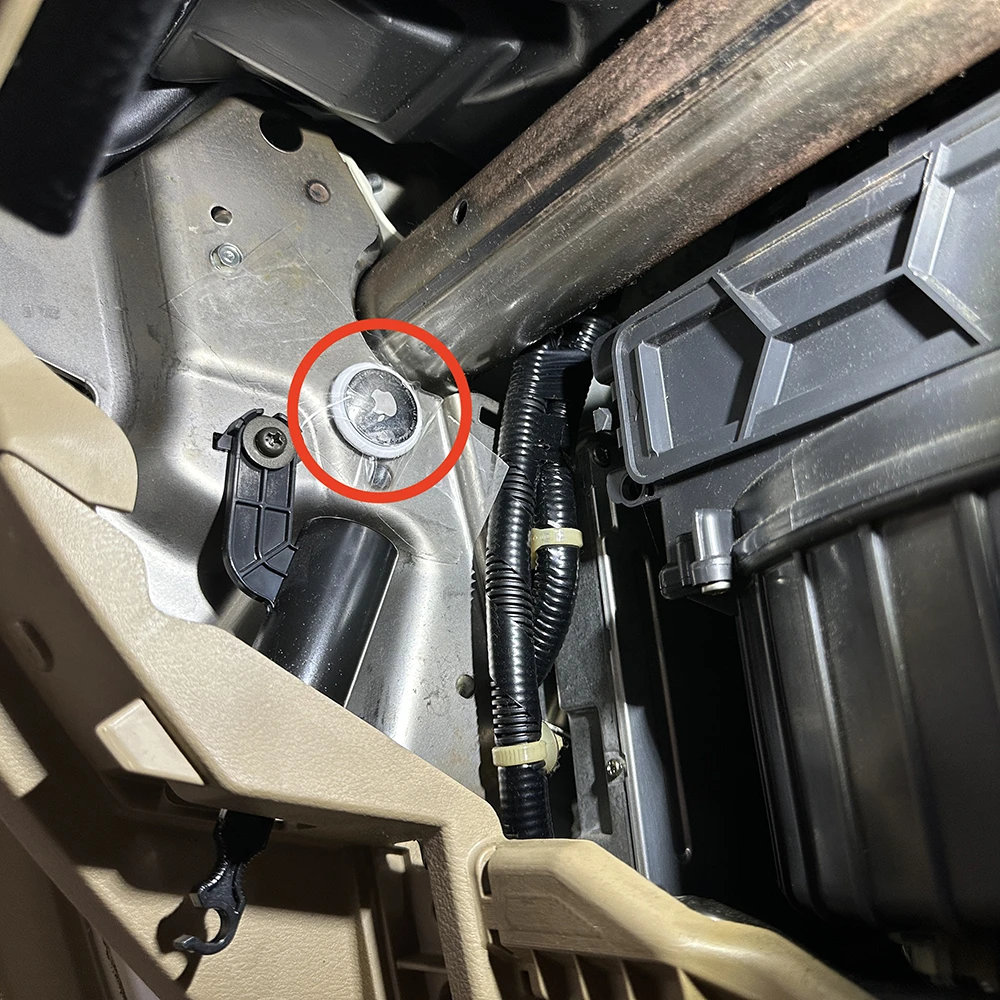 愛車を監視するGpsの調べ方！プロが明かす発見手順と危険な隠し場所