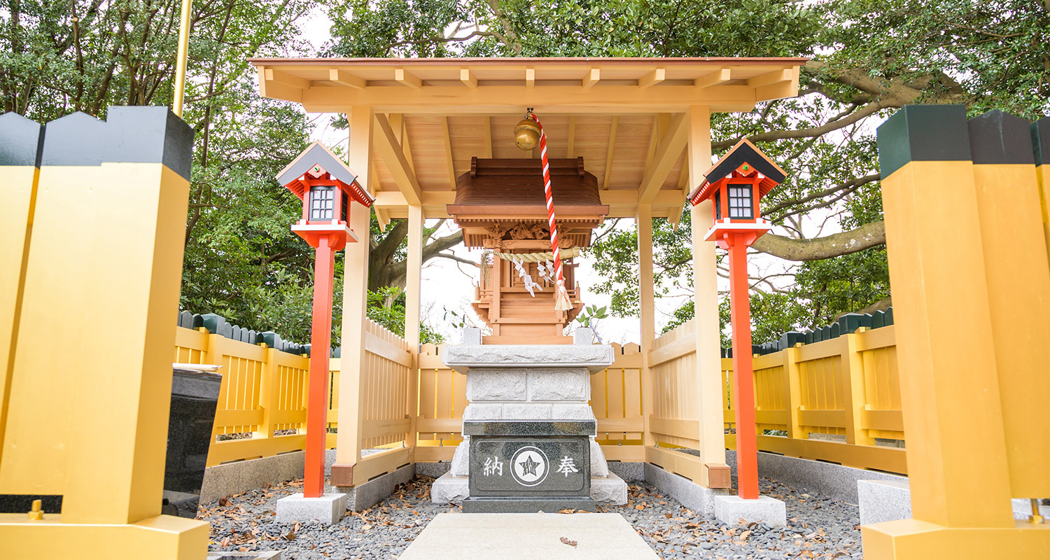 欲しいものが手に入る話題の「ほしいも神社」黄金の鳥居と開運の秘密