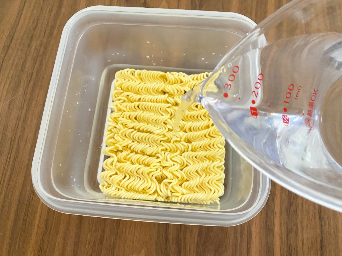 鍋より旨い！レンジで袋麺をモチモチに仕上げる失敗ゼロの黄金比