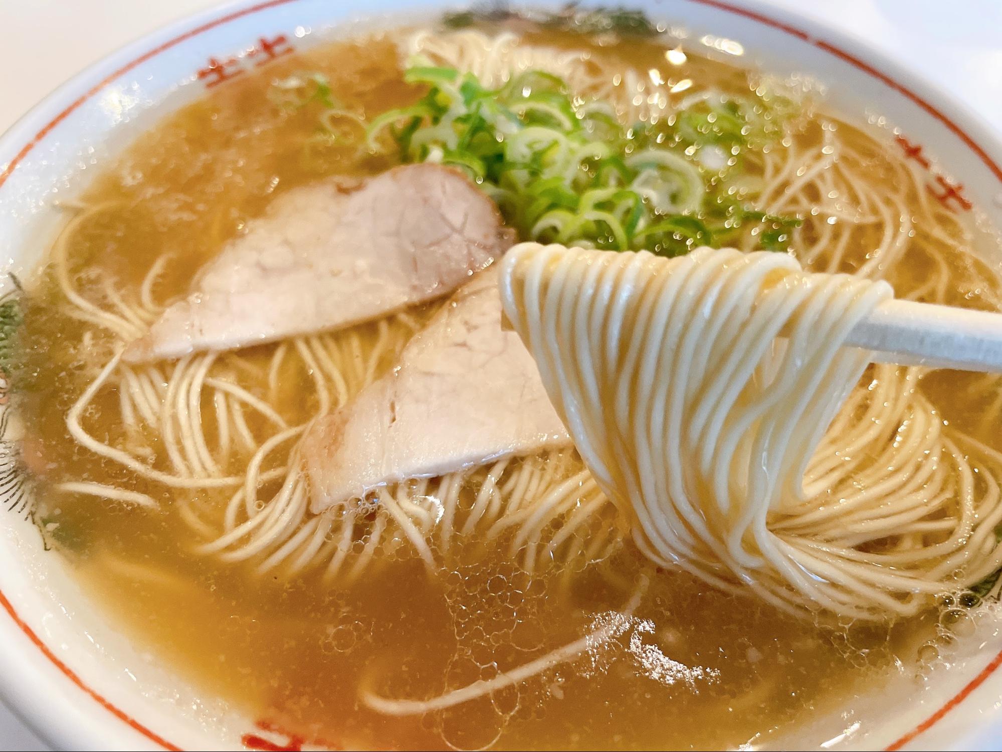細麺ラーメンの魅力解剖！スープが劇的に絡む理由と2026年名店