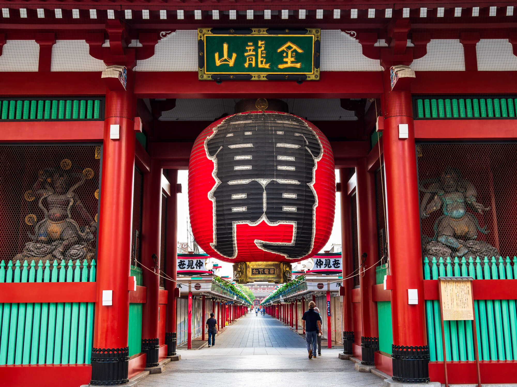 浅草寺雷門の謎に迫る！大提灯の底の龍や松下幸之助の秘話を徹底解剖