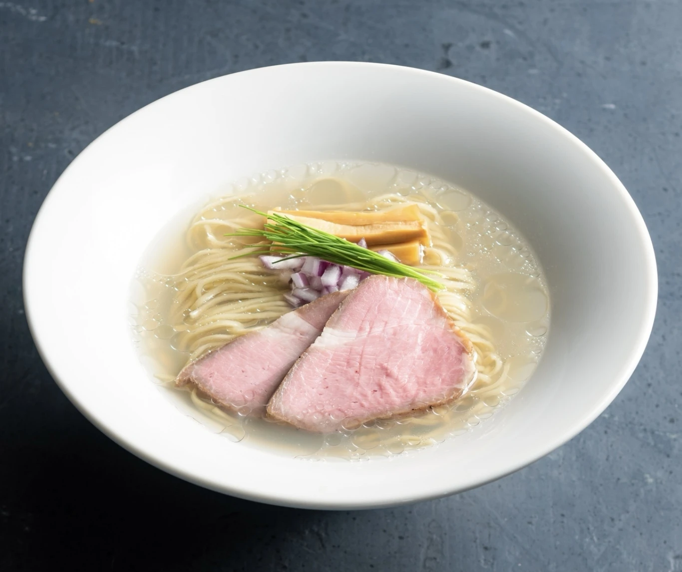 2026年最新グルメレポート：なぜ「琥珀」のしじみラーメンは世界中の美食家を魅了し続けるのか？究極の一杯に隠された職人魂と至高スープの真実