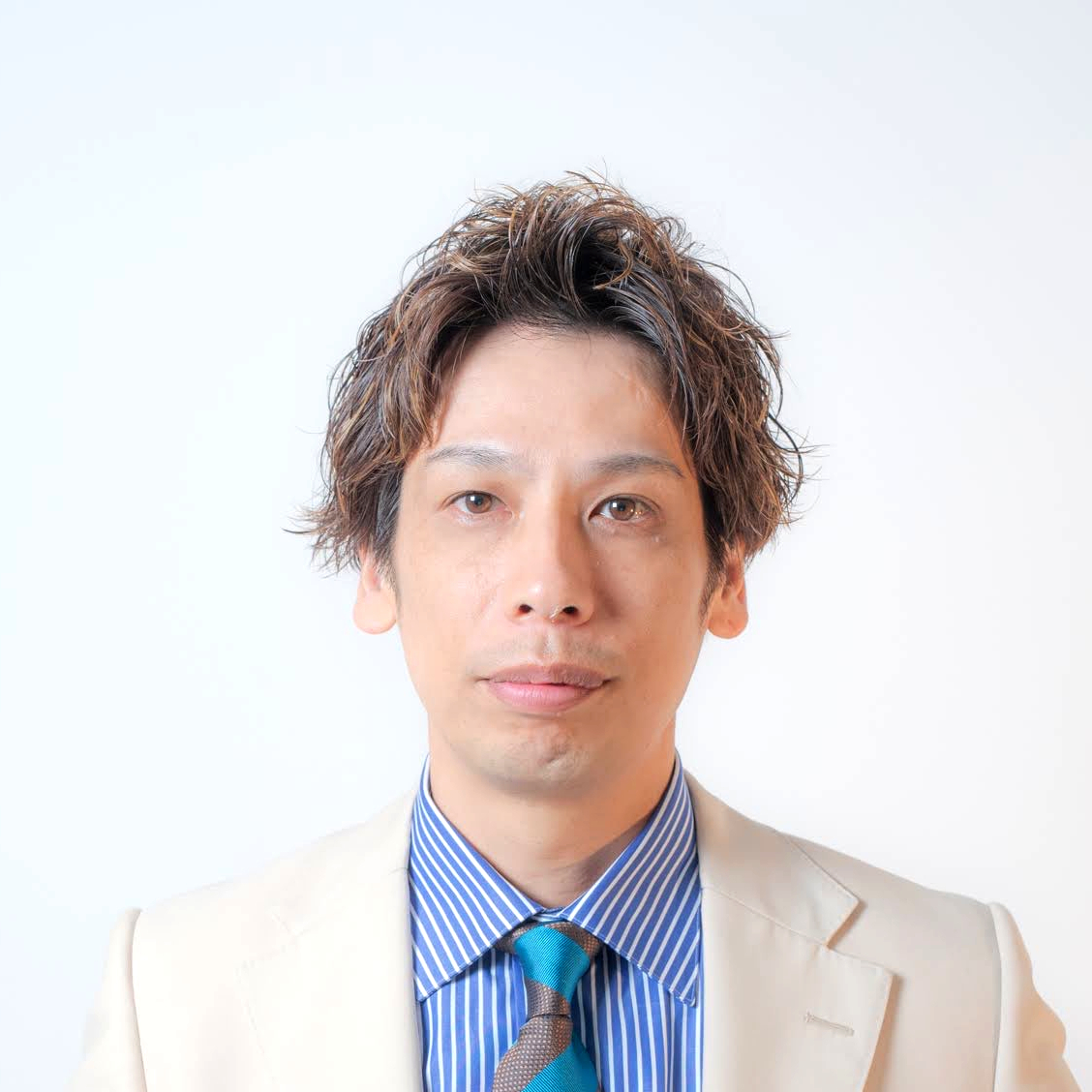 橋本京明の占いは当たる？予約が取れない真相と鑑定料金・評判を検証
