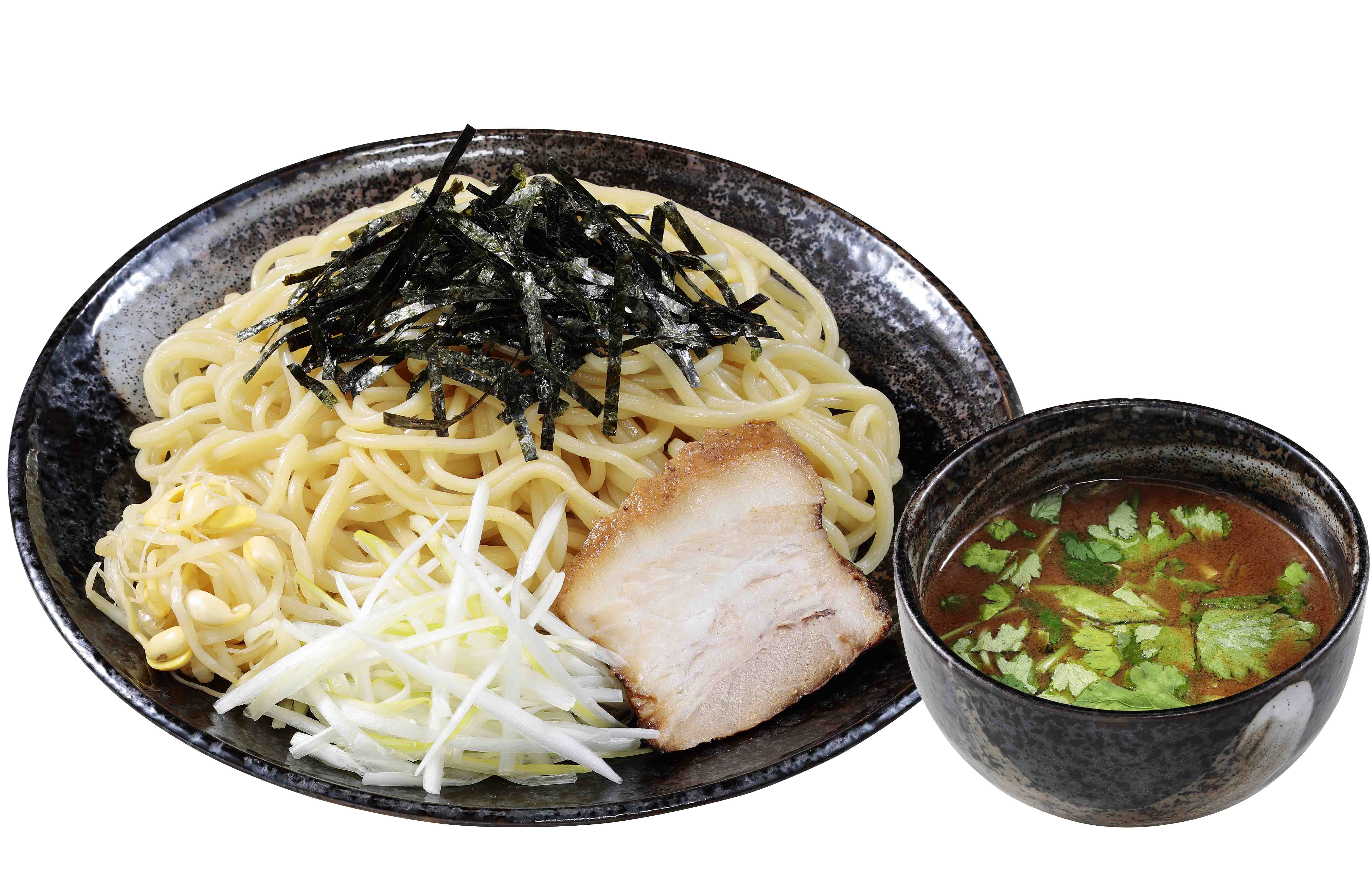 なぜ冷めない？もちもちの木ラーメン超熱々スープの秘密と評判を解剖