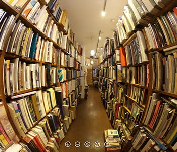 画面の奥に消えゆく言葉たちへ――神保町の古書店で起きた、小さな「守護者」の奇跡