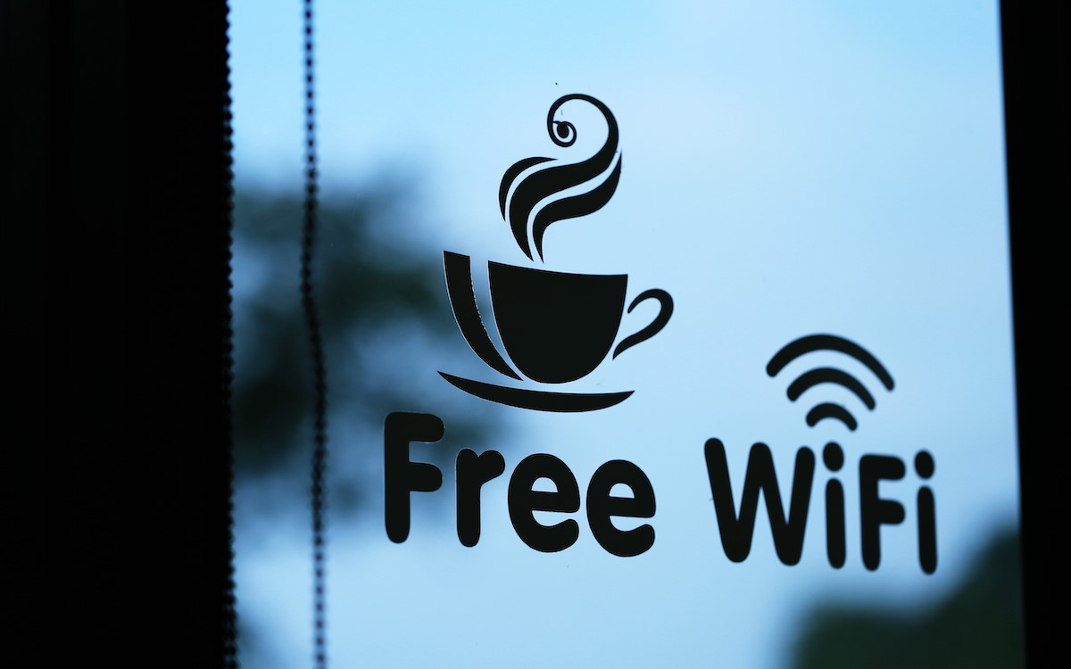 【2026】カフェWi-Fi＆電源比較！繋がらない対処法と安全策